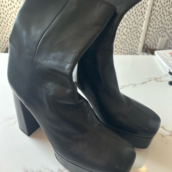 Zara Black Leather Women's platform heeled ankle Boots size 39 NWT - Picture 1 of 4